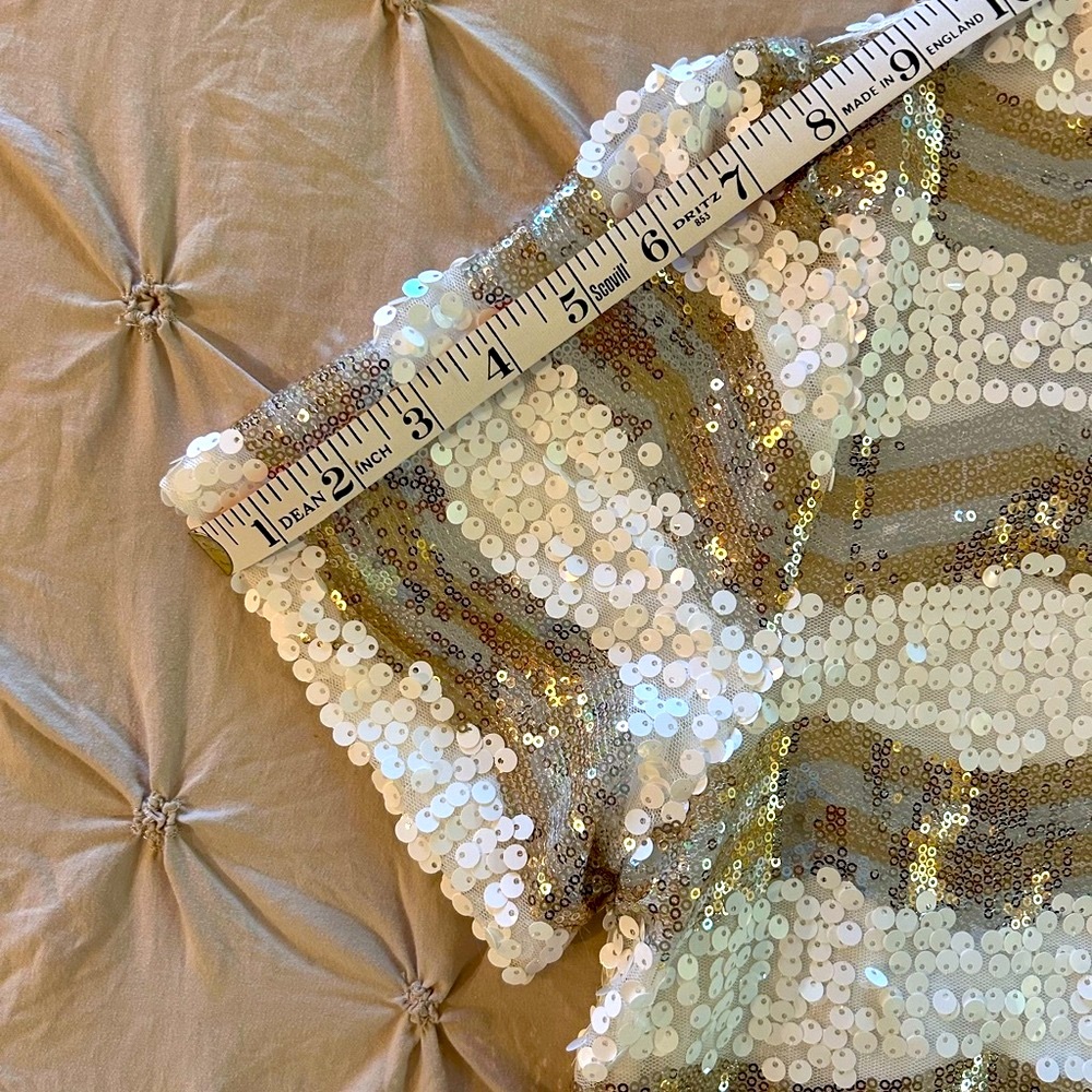 ✨HP✨ Cropped Sequin Top - Picture 6 of 11